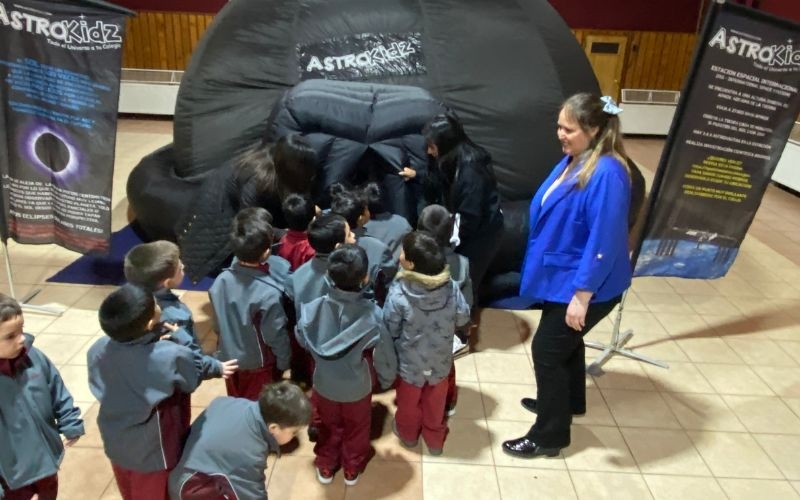 De la Tierra al Espacio: Ni&ntilde;os y J&oacute;venes Aprenden sobre el Cosmos