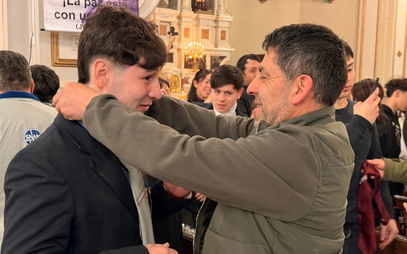 Un paso que emociona: cuarto medio vive su cambio de corbatas en comunidad