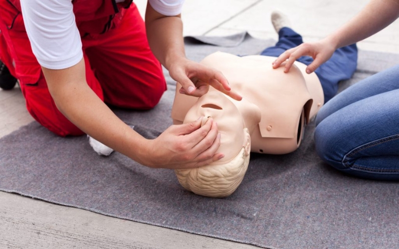 Curso de Primeros Auxilios y Uso de DEA